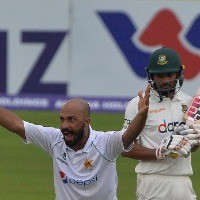 Sajid Khan's maiden fifer keeps Pakistan in the hunt