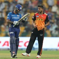 Umran Malik to stay with Indian squad as a net bowler - Reports