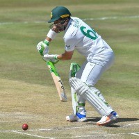 Gritty Elgar keeps South Africa in front 