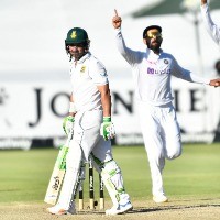 Petersen holds key as SA batsmen look to overcome their day four 1st session hardship