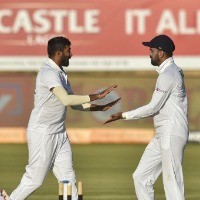 Can Bavuma & de Kock subdue 4th innings struggle on a predicted wet weather day?
