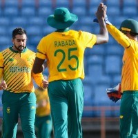 Shamsi, de Kock star as South Africa win thriller to go 2-1 up