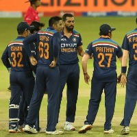 India steamroll Sri Lanka to go 1-0 up