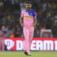 Seamers dictate terms as Saurashtra and Services progress to semis