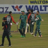 Pakistan shrug off late jitters to whitewash Bangladesh