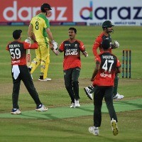 Jittery Australia stumble to pride-salvaging win