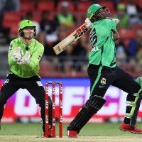 Maxwell, Russell power Melbourne Stars to a six-wicket win 