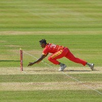Richard Ngarava holds his nerve as Zimbabwe beat Ireland in a low-scoring T20I thriller 