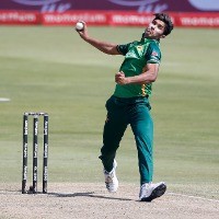 Mohammad Hasnain banned from bowling after action found to be illegal