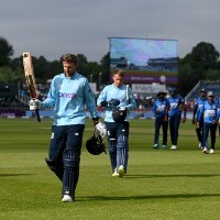Woakes, Root star as England power through to a five-wicket victory