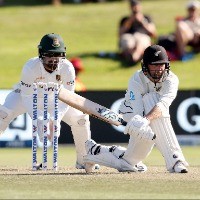 Conway ton anchors New Zealand at Mount Maunganui