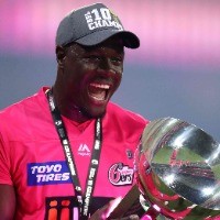 Carlos Brathwaite re-signs with Sydney Sixers for BBL 2021-22