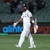 Gavaskar suggests Kohli "to keep things simple"