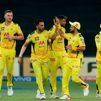 CSK's stunning comeback stings Mumbai