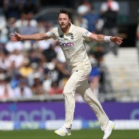Robinson, Anderson bulldoze India as clinical England level series