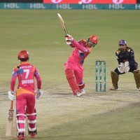 Islamabad United's emphatic batting display propels them to comfortable victory