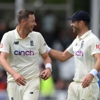 Anderson surpasses Kumble to become the third highest wicket taker