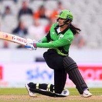 Smriti Mandhana powers Thunder to a six-wicket victory over Sixers