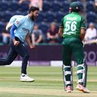 Saqib Mahmood's sucker punch helps 'new-look' England crush Pakistan