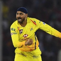 Harbhajan will do a great job for KKR, says Karthik