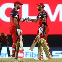 Virat Kohli reprimanded for breaching IPL code of conduct