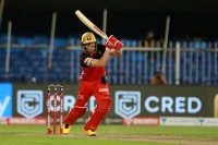 De Villiers, bowlers help Bangalore outclass Kolkata