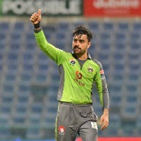 Rashid Khan stars again as Qalandars trump Zalmi by 10 runs