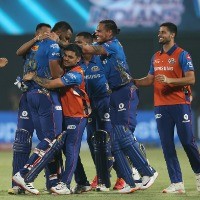 Pollard's might lift Mumbai to record run chase 