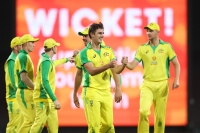 Lee questions Australia's decision to rest Cummins after two games