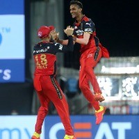 Bangalore defend their first sub-150 total since 2009