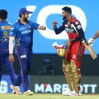 Live Blog: RCB clinch the nail-bitter to advance MI's jinx