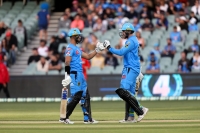 Strikers secure huge win against Renegades