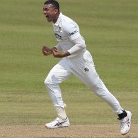 Taskin shines but fails to slow down Sri Lanka's run-fest