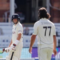 De Grandhomme presents a challenge to Root: Jurgensen