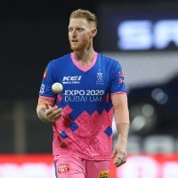 Stokes set for surgery on fractured finger; to be sidelined for up to 12 weeks