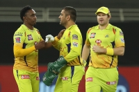 Dhoni slammed for 'bullying' umpire into changing mind