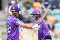 Ben McDermott guides Hurricanes to comfortable win against Renegades