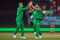 Coulter-Nile, batsmen power Stars to easy win