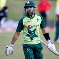 Pakistan holds on to win 1st T20 vs. Zimbabwe