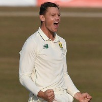Linde stars for South Africa but Pakistan stretch lead to 200