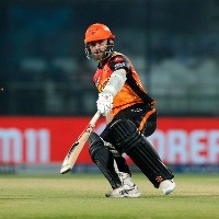 Not comfortable in Delhi, Williamson and Co. fly out to Maldives