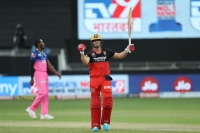 Superhuman de Villiers takes RCB across the line again