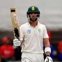 Markram, Van der Dussen keep South Africa in the hunt