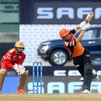 Calm Sunrisers Hyderabad canter to nine-wicket victory after bowlers wreck havoc