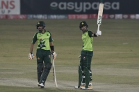 Pakistan thump Zimbabwe to clinch T20 series