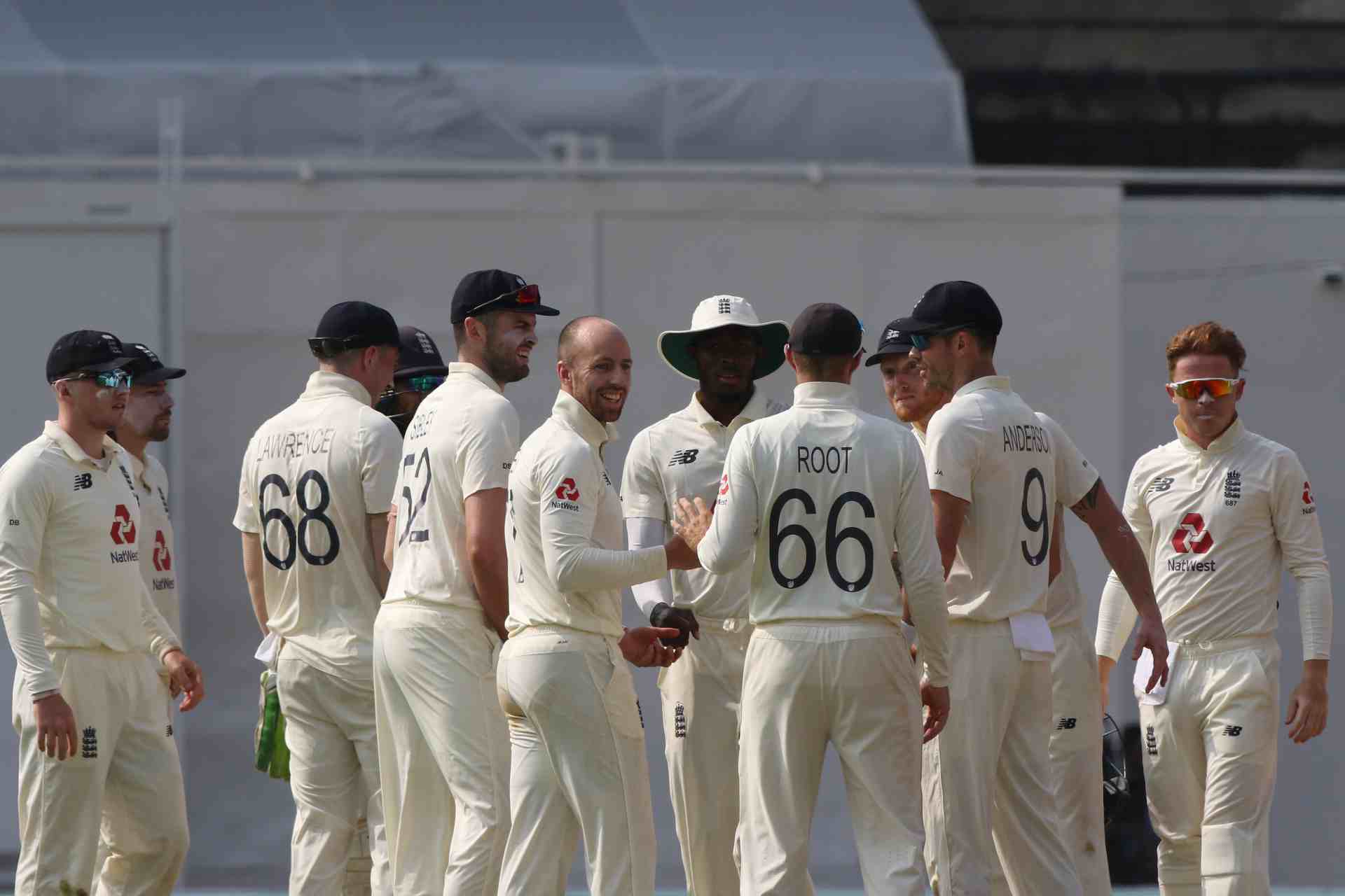 Leach, Anderson propel England to memorable win