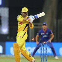 Dhoni fined 12 Lakhs for slow over rate in CSK's opener