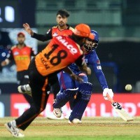 Williamson's class drags SRH to a tie before DC clinch the Super Over