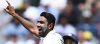 I see only Ashwin getting to 800 wickets: Muralitharan
