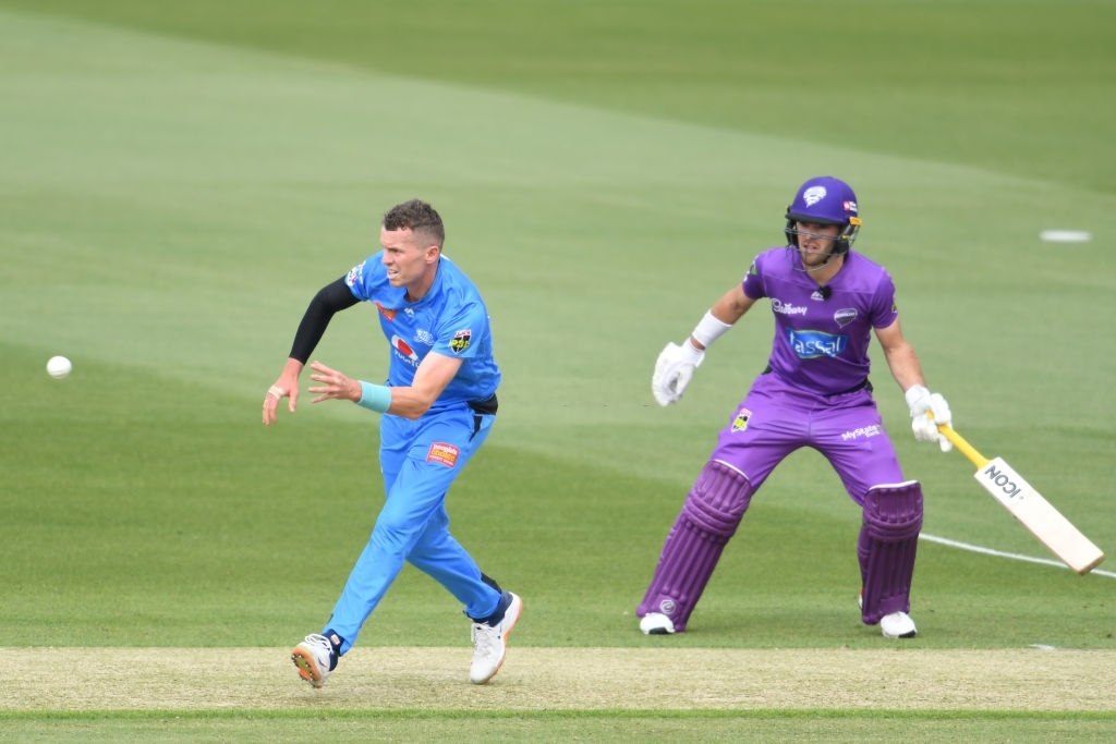 Strikers up against Hurricanes in a battle of contrasting bowling attacks